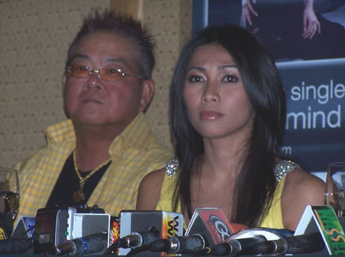 Anggun in Press Conference at Ballroom, Intercontinental Hotel, Jakarta 10 april 2006<br>Thanks for this photo to Kapanlagi.com