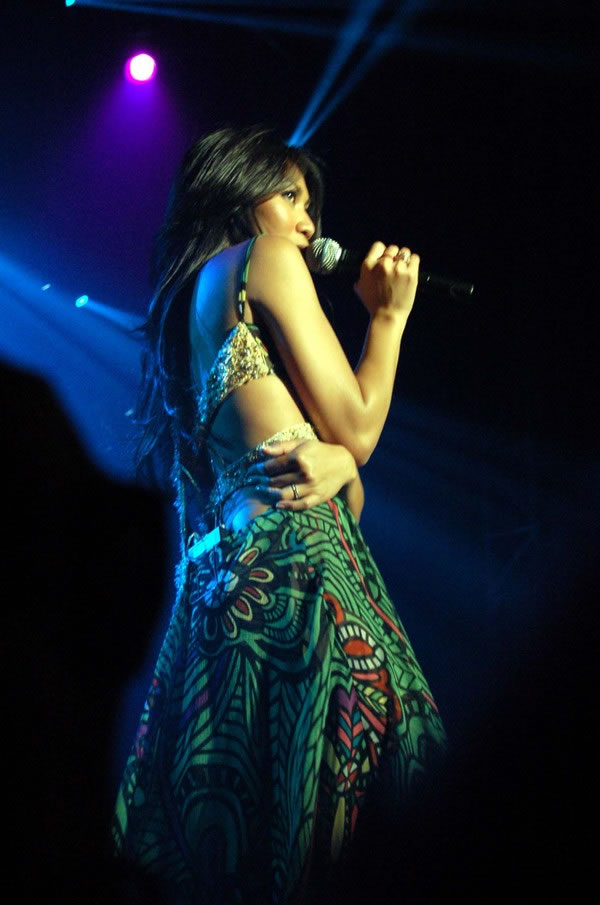Anggun concert in Jakarta (Indonesia) - 25th May 2006<br>Thanks for this photo to Kapanlagi.com