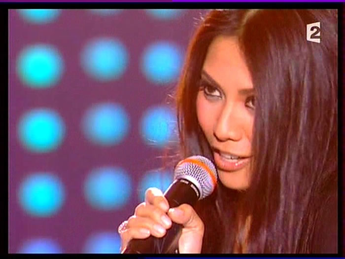 Anggun at Les filles du Zenith - 28 January 2006